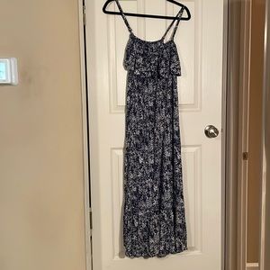 Ladies long loose fitting dress can be worn with or without straps size small